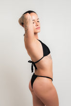 Cargar imagen en el visor de la galería, Low Waisted - Bikini color negro de dos piezas
