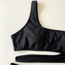 Cargar imagen en el visor de la galería, Low Waisted - Black Bikini one shoulder