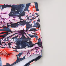 Cargar imagen en el visor de la galería, High Waisted - Azul con flores y vuelos
